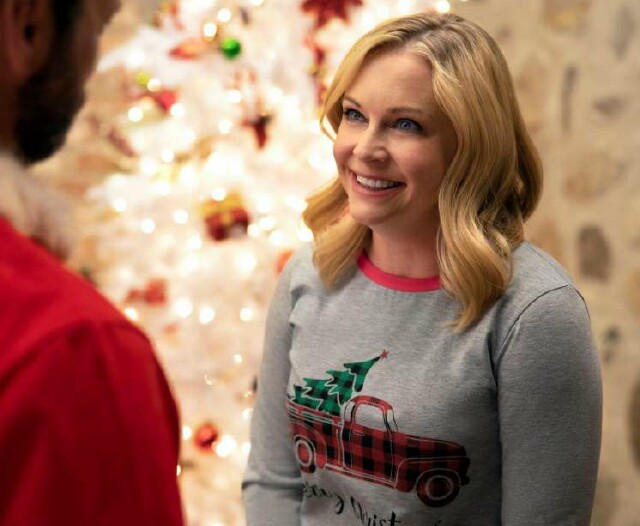 Cover image for  article: Melissa Joan Hart on Making Three Lifetime Christmas Movies (During the Pandemic!)
