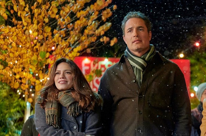 Cover image for  article: Victor Webster and Bethany Joy Lenz are a Comedic Delight in Hallmark's "Five Star Christmas"