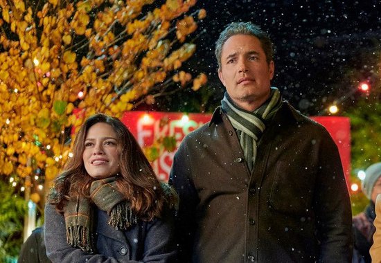 Victor Webster and Bethany Joy Lenz are a Comedic Delight in Hallmark's "Five Star Christmas"