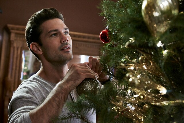Cover image for  article: Hallmark Heartthrob Ryan Paevey Makes His Holiday Movie Debut  
