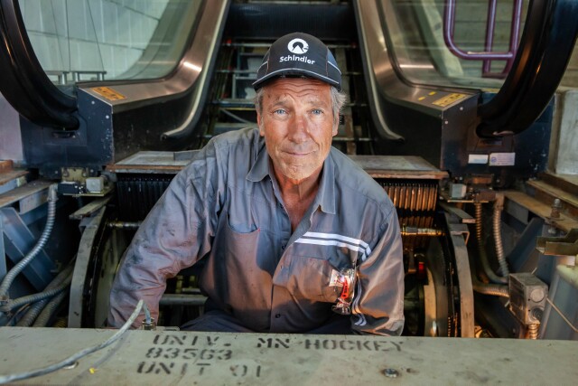 Cover image for  article: Mike Rowe Proves Grime Does Pay in Discovery's "Dirty Jobs"