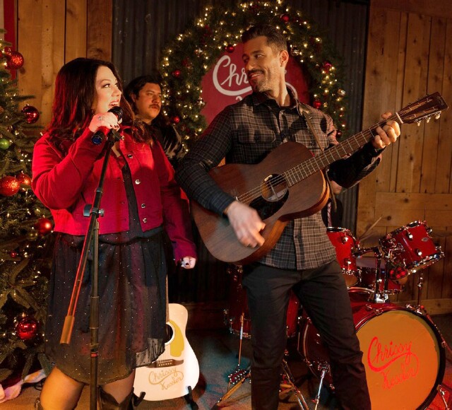Cover image for  article: Brooke Elliott Returns to Lifetime Alongside Brandon Quinn and Danny Pintauro in "A Country Christmas Harmony"