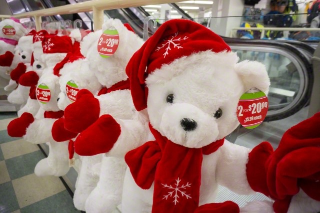 Cover image for article: Stuart Elliott: Digital Offers Ho, Ho, Hope for the Holidays