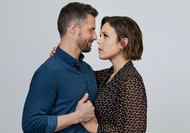 Cover image for  article: Hallmark Pairs Erin Krakow and Brendan Penny in "The Wedding Cottage"