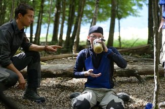 Cover image for  article: Barbara Walters Has the Hots for Elisabeth Hasselbeck?!