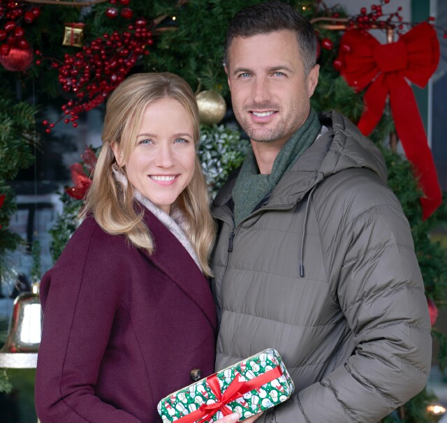 Cover image for  article: Jessy Schram Joins Hallmark's "Home For Christmas" Franchise with "Time for Them to Come Home for Christmas"