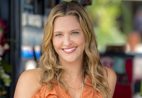 Jill Wagner on the Challenges of Filming Hallmark's "Pearl in Paradise"