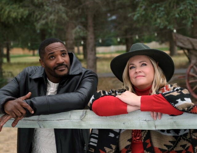 Cover image for article: Melissa Joan Hart on the Joys and Trials of Filming Lifetime's "Mistletoe in Montana"