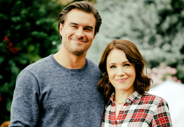 Cover image for article: Marla Sokoloff on Starring in One Lifetime Holiday Movie and Directing Another