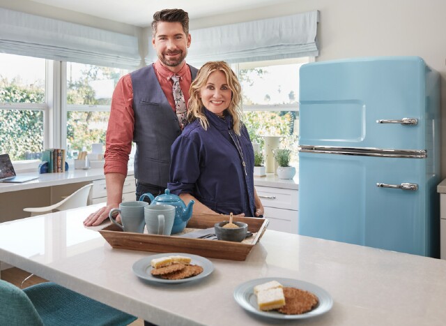 Cover image for article: Maureen McCormick and Dan Vickery Warm the Heart with "Frozen in Time" on discovery+