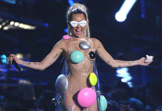VMA Takeaway: Miley Cyrus is Boring