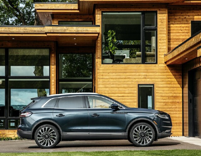 Cover image for article: Lincoln Execs Comment on Pivot to Luxury with Nautilus and Vitrine Strategies