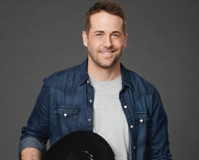 Cover image for  article: Niall Matter Hits the Right Note in Hallmark Channel’s "Country at Heart"