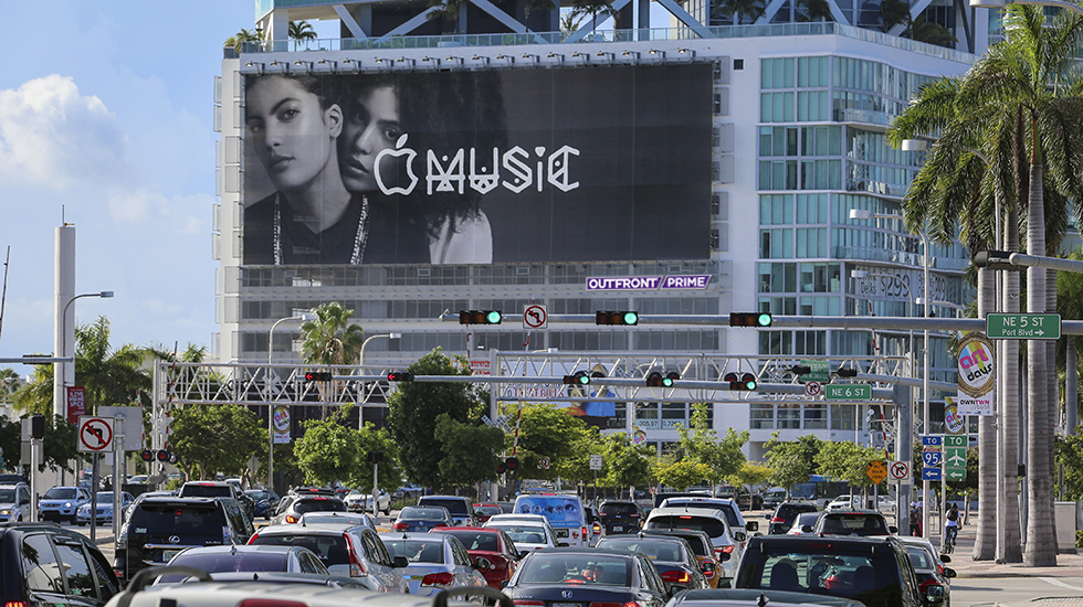 Cover image for article: Leasing Billboard Space for Wireless Connectivity: OOH's Unexplored Frontier