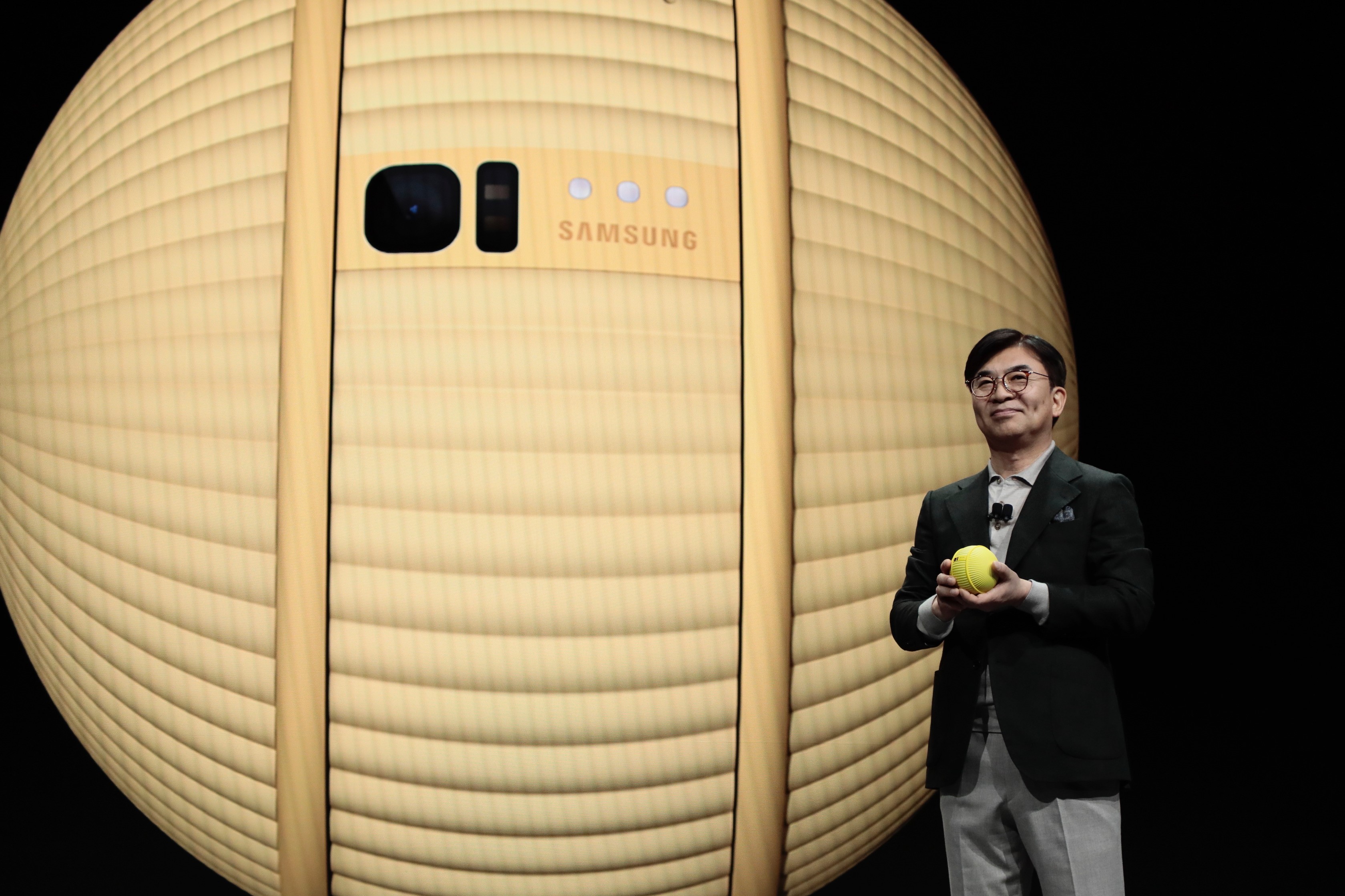 Cover image for article: Samsung CES Keynote Focused on Vision, But Was Blurry