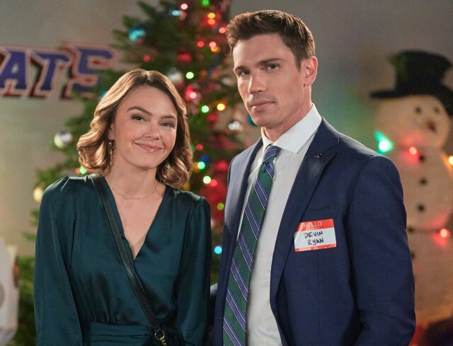 Cover image for  article: Hallmark Channel's "Christmas Class Reunion" Sends Tanner Novlan and Aimeé Teegarden Back to High School