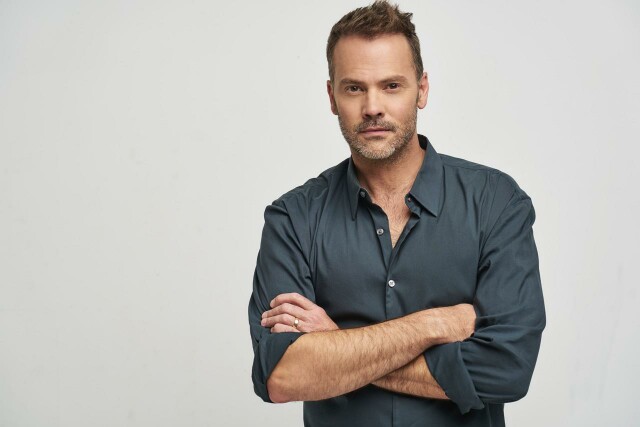 Cover image for  article: Barry Watson on His Lifetime Movie, a "7th Heaven" Reboot and Playing Lachlan Murdoch