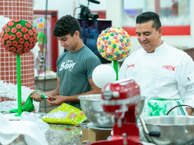 Cover image for  article: "Cake Boss" Buddy Valastro Sweetens up the Holidays on Food Network