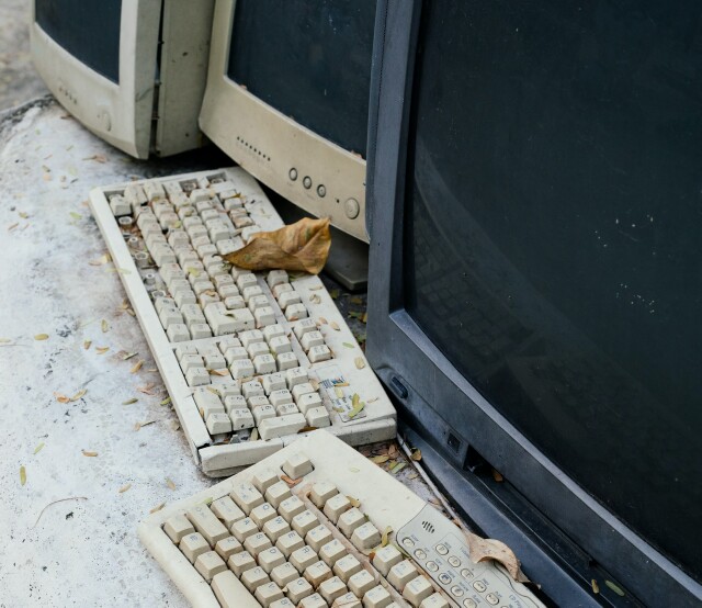 Cover image for article: HISTORY's Moment in Media: The '90s Were All About Netscape