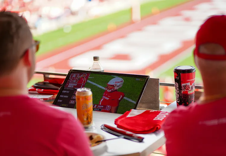 Reaching Football Fans as Easy as Looking At the Second Option