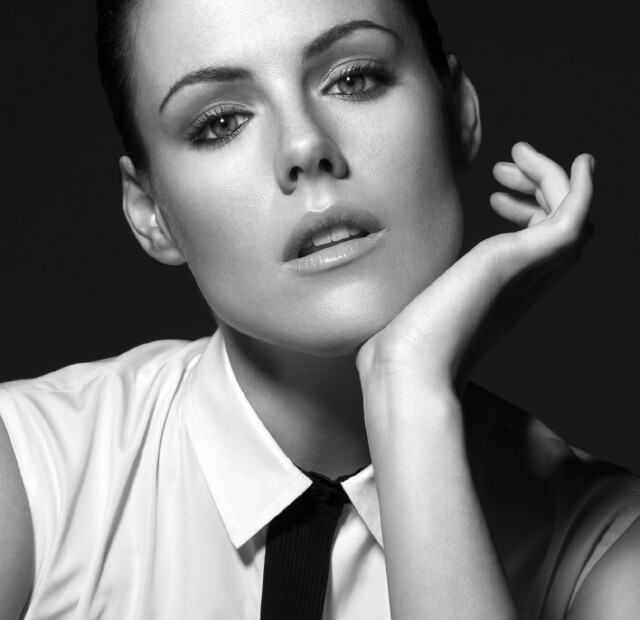 Cover image for  article: Kathleen Robertson on Roku Channel's "Swimming with Sharks" and the Darker Side of Hollywood (Exclusive)